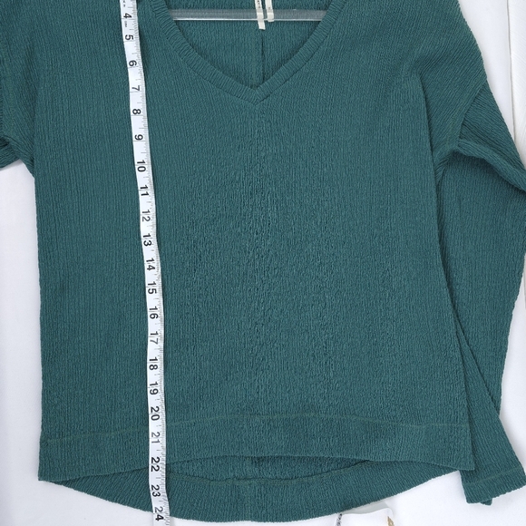 Anthropologie Willa Textured Crinkled V-Neck Top in Blue/Green XS - Picture 5 of 8